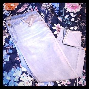 🥰NWT🥰 Light Wash Jeans